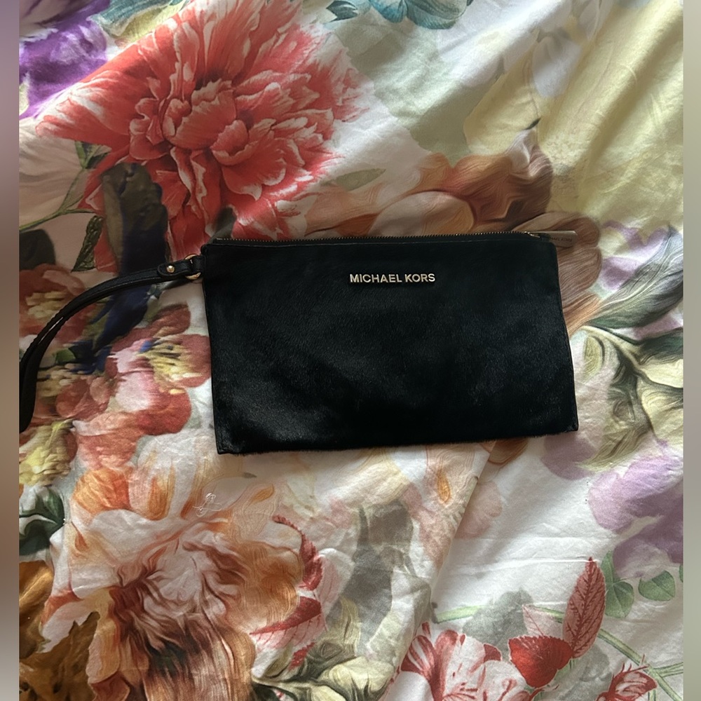 Michael kors calf skin black clutch ! Still looks brand new on outside !!